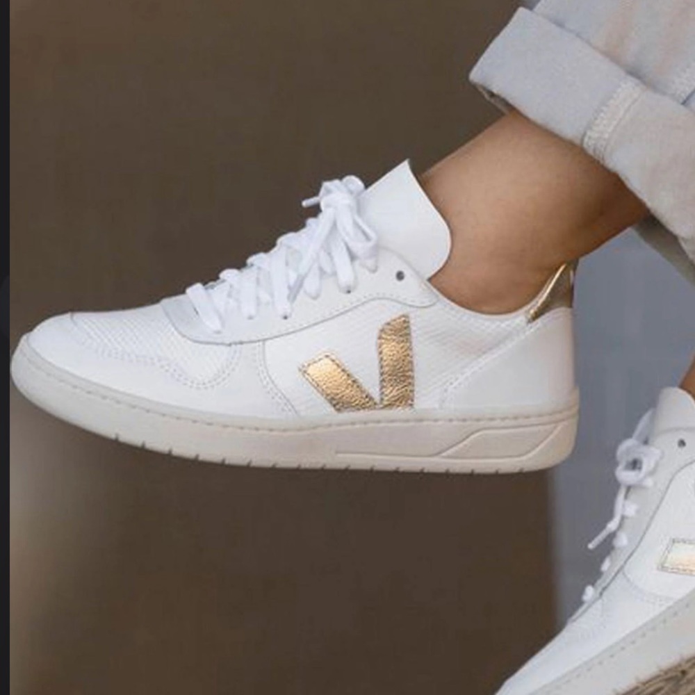 New Veja V10 Chromefree Leather Sneakers in Extra White Platine Sz. 6